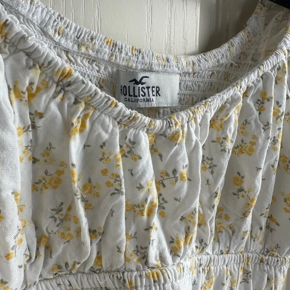Hollister white and yellow floral puff-sleeve smocked crop top - Picture 3 of 4